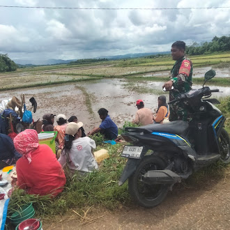Komsos Hanpangan, Babinsa dan Warga Kebala Wuntu Pererat Kebersamaan