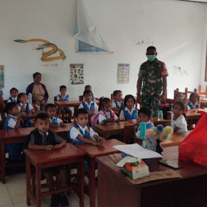 Pendampingan MBG di Rote Timur Berjalan Lancar, Babinsa Pastikan Tepat Sasaran