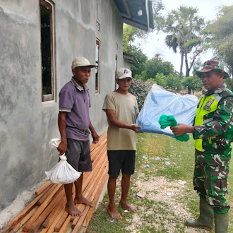 Babinsa Pastikan Penerimaan Material KDKMP di Fatelilo Berjalan Lancar
