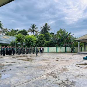 Kasdim 1613/Sumba Barat Pimpin Upacara Bendera Mingguan