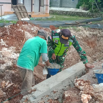 Babinsa Kodim 1627/RN Laksanakan Monitoring Wilayah Pembangunan KDKMP Kelurahan Mokdale