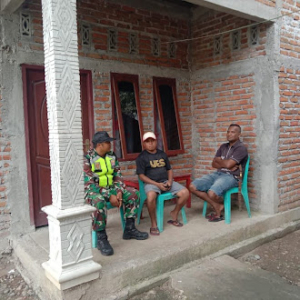 Babinsa Hadir di Tengah Masyarakat, Jaga Keamanan Wilayah Desa Natatoo