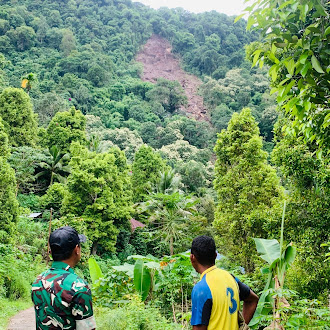 Monitoring Babinsa di Desa Ua, Situasi Pasca Longsor Aman dan Kondusif