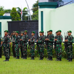 Prajurit Kodim 1630/Manggarai Barat Teguhkan Loyalitas NKRI Melalui Upacara Bendera