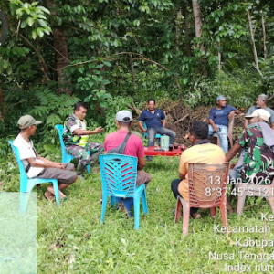 Kehadiran Babinsa di Dusun Ratesuba Perkuat Kemanunggalan TNI-Rakyat dan Keamanan Wilayah