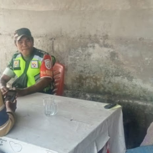 Babinsa Koramil Maurole Tingkatkan Kamtibmas dan Kedekatan dengan Masyarakat Desa Neotonda