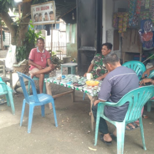 Melalui Komsos, Babinsa Desa Desaloka Ajak Warga Hidup Sehat