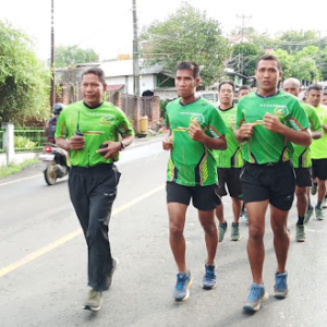 Selasa Pagi, Personel Makodim 1614/Dompu Ikuti Olahraga Aerobik Bersama