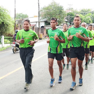 Selasa Pagi, Personel Makodim 1614/Dompu Ikuti Olahraga Aerobik Bersama