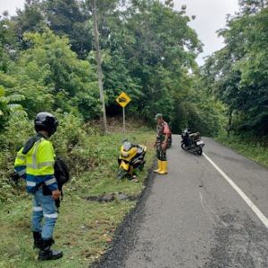 Respons Cepat Babinsa Desa Tongo dalam Penanganan Kecelakaan Lalu Lintas Tunggal