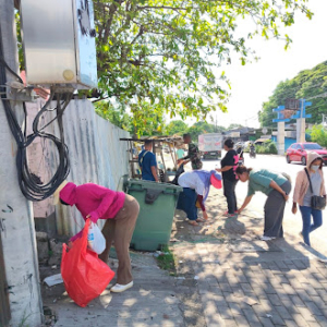 Babinsa Koramil Kupang Dorong Kebersihan Lingkungan Warga