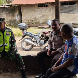 Wujud Kehadiran TNI AD, Babinsa Wolowaru Laksanakan Pamwil dan Komsos di Desa Binaan