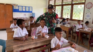 Pos Maubusa Yonarmed 12 Kostrad Tebar Manfaat untuk Anak Perbatasan