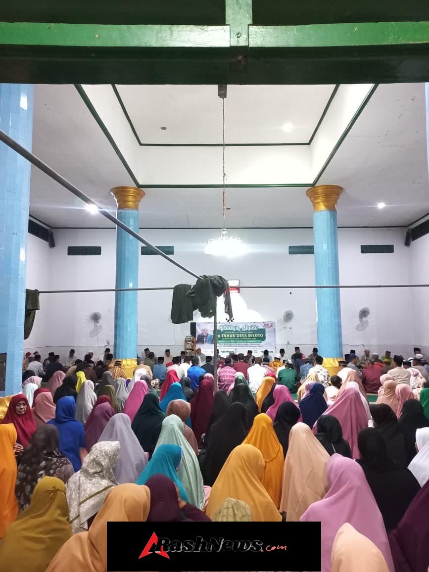 Babinsa Bersama Warga Khidmati Tabligh Akbar Milad ke-20 Desa Seloto
