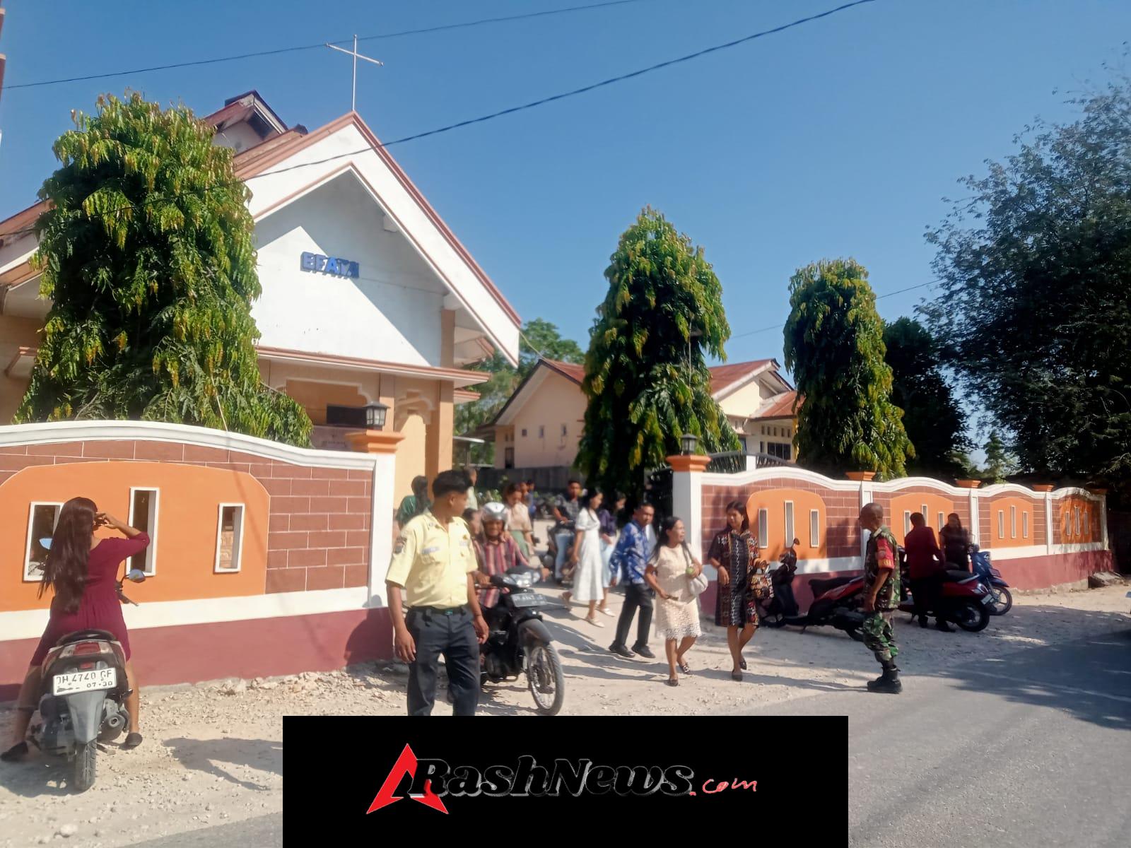 TNI AD Hadir Jaga Kondusivitas Ibadah Minggu di Wilayah Kelurahan Mokdale