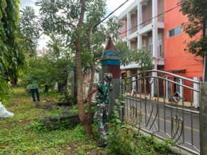 Kodim 1624/Flotim Bersama Instansi Terkait Laksanakan Karya Bakti di Gereja Katedral