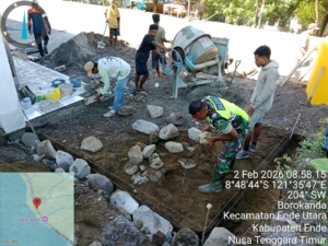 Gotong Royong Bersama Warga, Babinsa Koramil 1602-01/Ende Bangun Tembok Pembatas