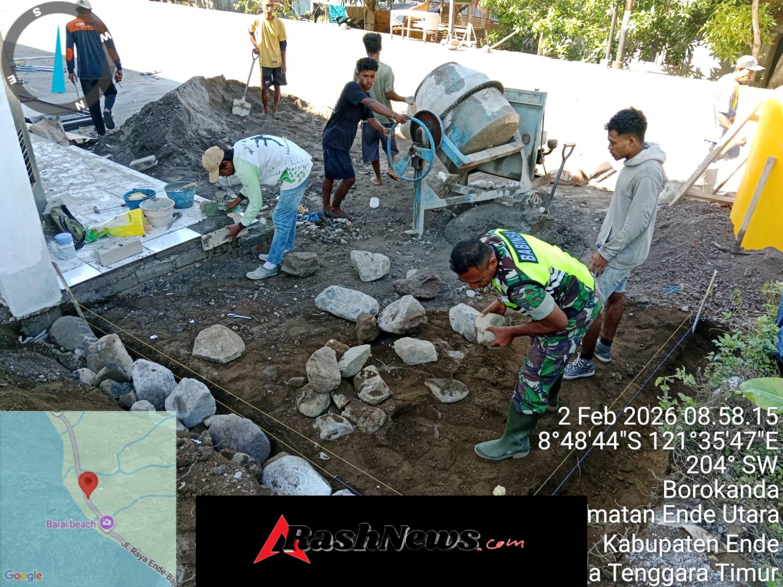 Gotong Royong Bersama Warga, Babinsa Koramil 1602-01/Ende Bangun Tembok Pembatas