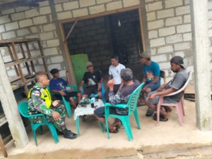 Babinsa Jalin Silaturahmi dengan Kelompok Tani Nusa Dua di Desa Matasio