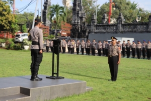 Polres Gianyar Gelar Upacara Kenaikan Pangkat Perwira Pengabdian dan Pelepasan PNPP Masa Purnabakti