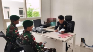 Deportasi WNA, Wujud Tegakkan Aturan Satgas Pamtas Yonarhanud 2 Kostrad Dengan PLBN Wini