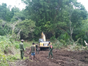 Babinsa, Linmas, dan Warga Bersatu Sukseskan Pra TMMD ke-127 Kodim 1603/Sikka
