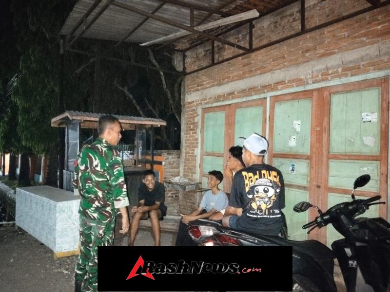 Ronda Malam Babinsa Kandai Dua, Upih Cegah Kenakalan Remaja