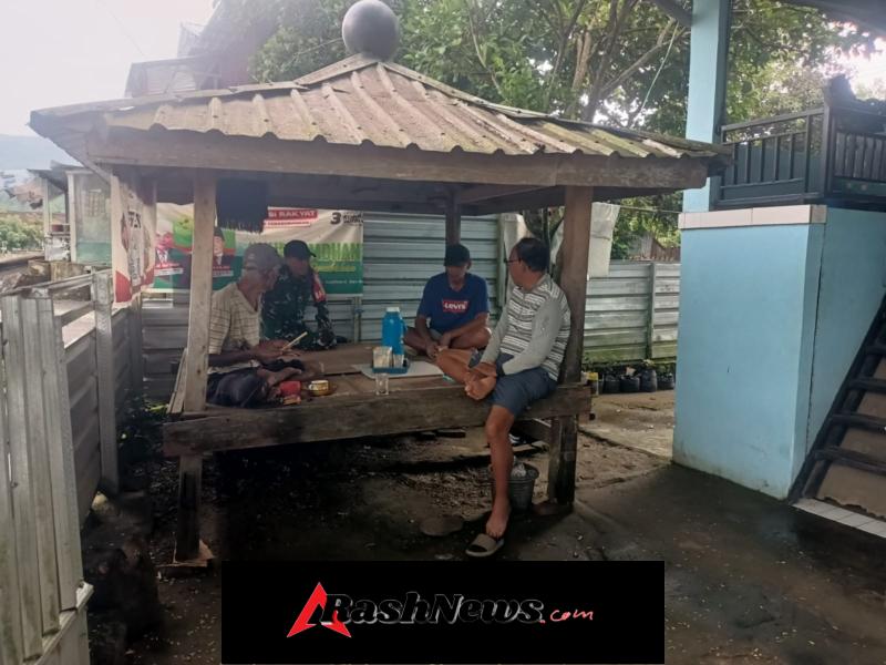 Komsos Babinsa Bangun Kedekatan dengan Masyarakat Desa Binaan