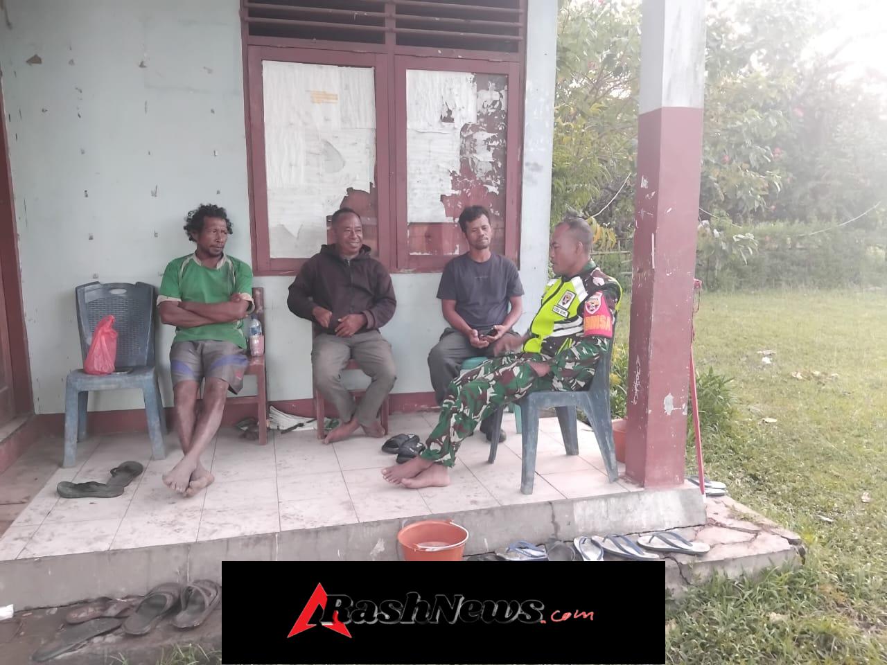 Babinsa Hadir di Tengah Masyarakat, Pantau Situasi Desa Mukureku Sa Ate