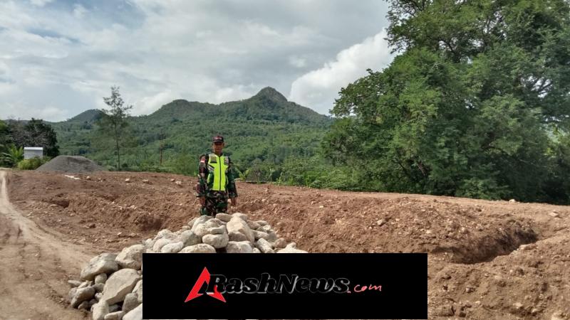Pra TMMD ke-127 Kodim 1618/TTU Mulai Tahap Material, Babinsa Awasi Pendropan Batu dan Pasir