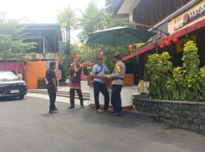 Bhabinkamtibmas Jimbaran Intensifkan Patroli Dialogis di Samasta, Sampaikan Imbauan Kamtibmas