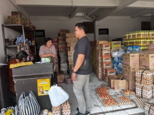 Unit Intelkam Polsek Susut Laksanakan Monitoring Harga dan Ketersediaan Sembako di Pasar Kayuambua