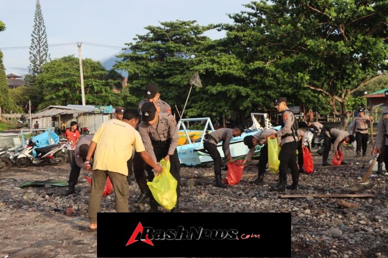 Wujudkan Lingkungan Asri, Polres Karangasem Gelar Aksi Bersih-Bersih di Pantai Ujung