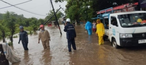Serda Lalu Wahyu Turun Langsung Cek Lokasi Banjir di Kecamatan Maluk
