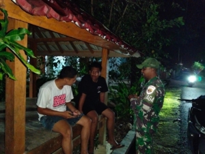 TNI Hadir di Tengah Masyarakat, Patroli Malam Jereweh Berjalan Aman