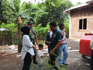 Sinergi Babinsa dan AGR, Pastikan Program Bedah Rumah Tepat Sasaran