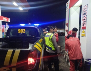 Cegah Kriminalitas Malam Hari, Personel Polsek Selemadeg Sisir Titik Rawan