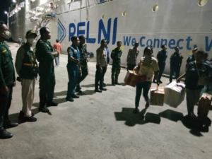 Ratusan Penumpang Turun dan Naik, Pengamanan Pelabuhan Lewoleba Berjalan Kondusif