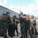 Peduli lingkungan bersama satuan TNI dan elemen masyarakat