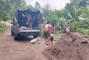 Sinergi TNI dan Warga, Pembangunan Dua RTLH TMMD Ke-127 Resmi Bergulir di Gong Bekor