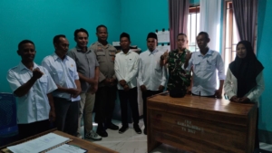 Babinsa Karamabura Bersama Aparat Desa Jaga Kondusivitas Seleksi Kadus Rora Timur