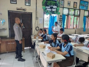 Polsek Sukawati Berikan Pembekalan Kepemimpinan kepada Pengurus OSIS SMPN 3 Sukawati