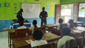 Yonarmed 12 Kostrad Tanamkan Semangat Belajar Melalui Gadik dan Pembagian Buku Bacaan