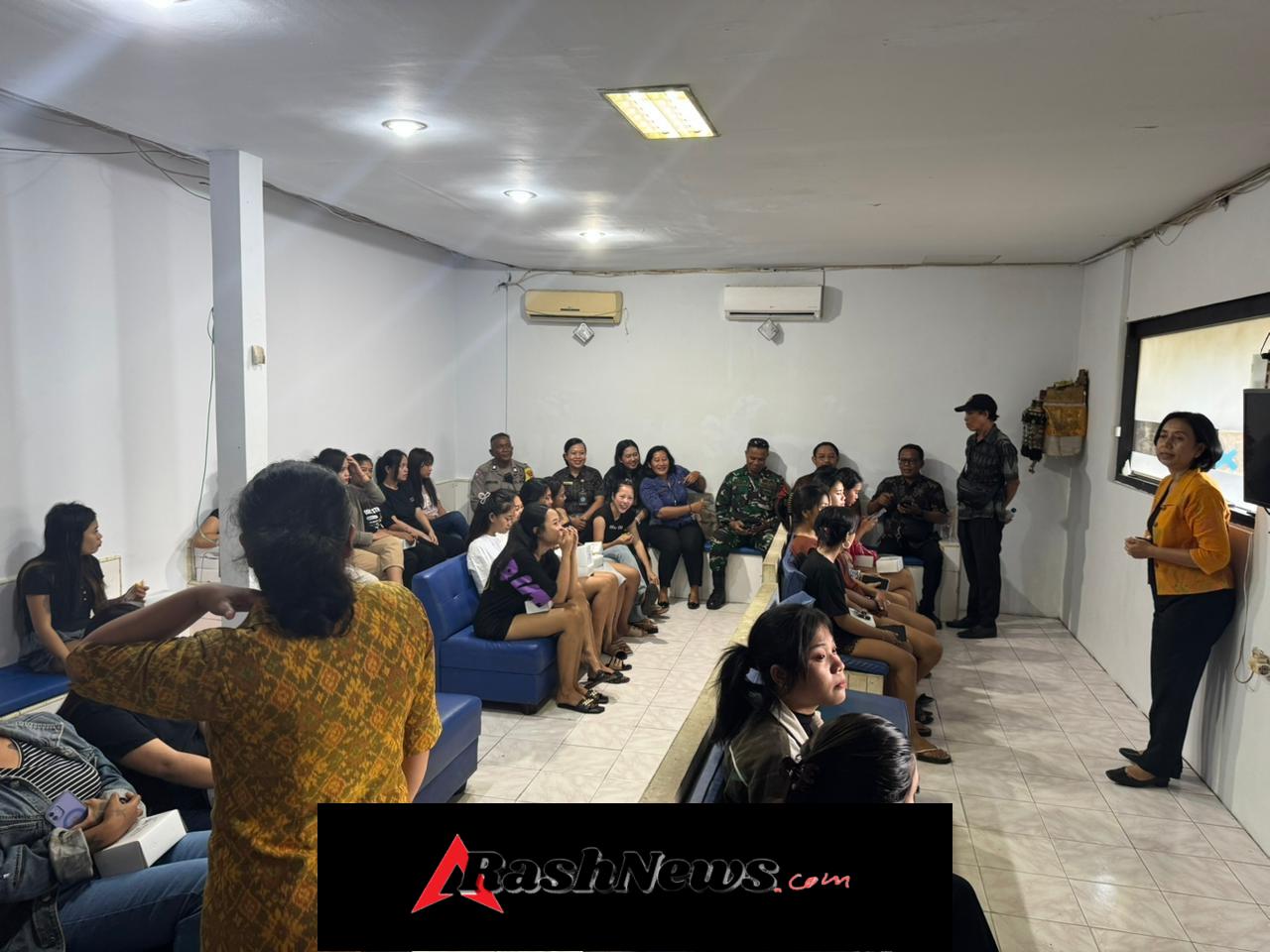 Bhabinkamtibmas Sanur bersama KPA Denpasar Gelar Penyuluhan Pencegahan HIV di Sanur