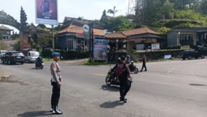 Pantau Kunjungan Wisatawan, Personel Polsek Bangli Sambangi Desa Wisata Penglipuran
