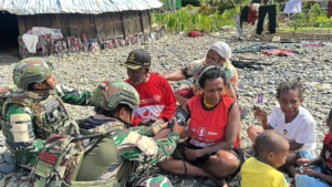 Satgas Yonif 743/PSY Tingkatkan Pelayanan Kesehatan di Puncak Jaya