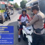 Tingkatkan Disiplin Lalu Lintas Jelang Idul Fitri, Satgas Preemtif Polres Karangasem Edukasi Pengendara