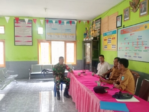 Sinergi Babinsa dan Pemerintah Desa Sawe Bahas Rencana Gerai Koperasi