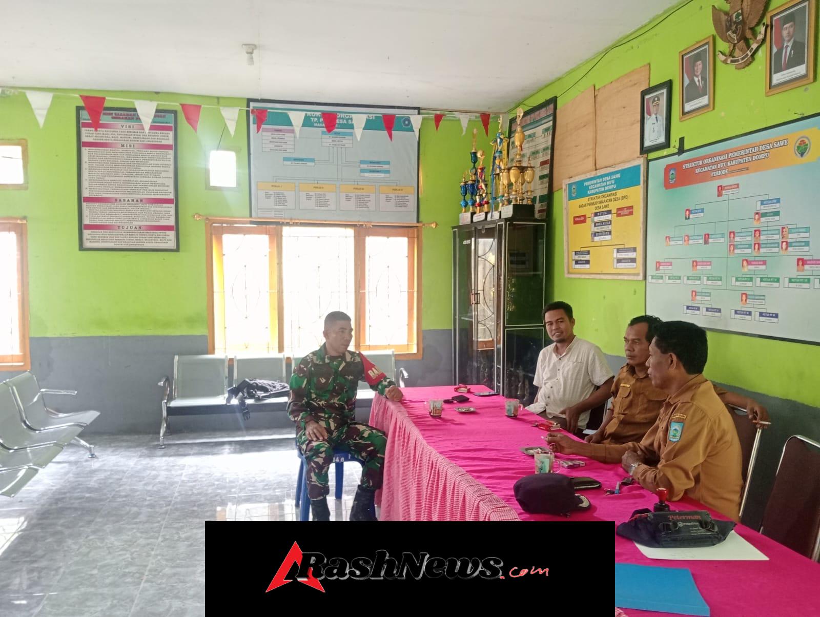 Sinergi Babinsa dan Pemerintah Desa Sawe Bahas Rencana Gerai Koperasi