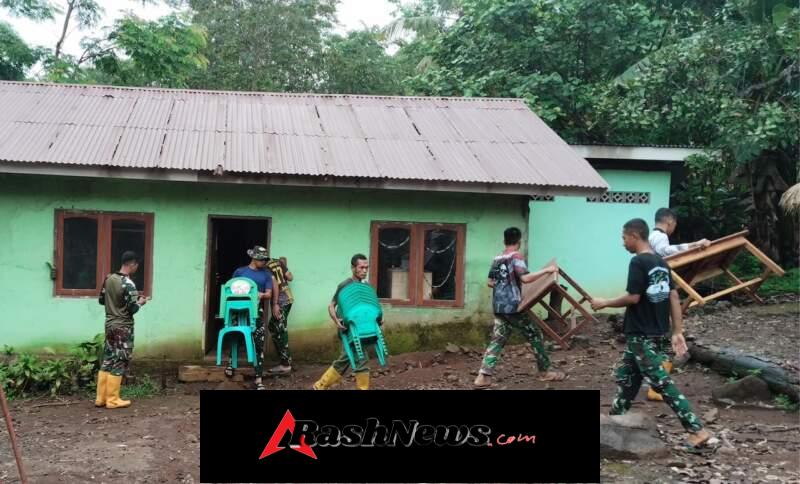 Demi Kenyamanan Generasi Emas, TNI dan Warga Gotong Royong Bersihkan Gedung PAUD Werang